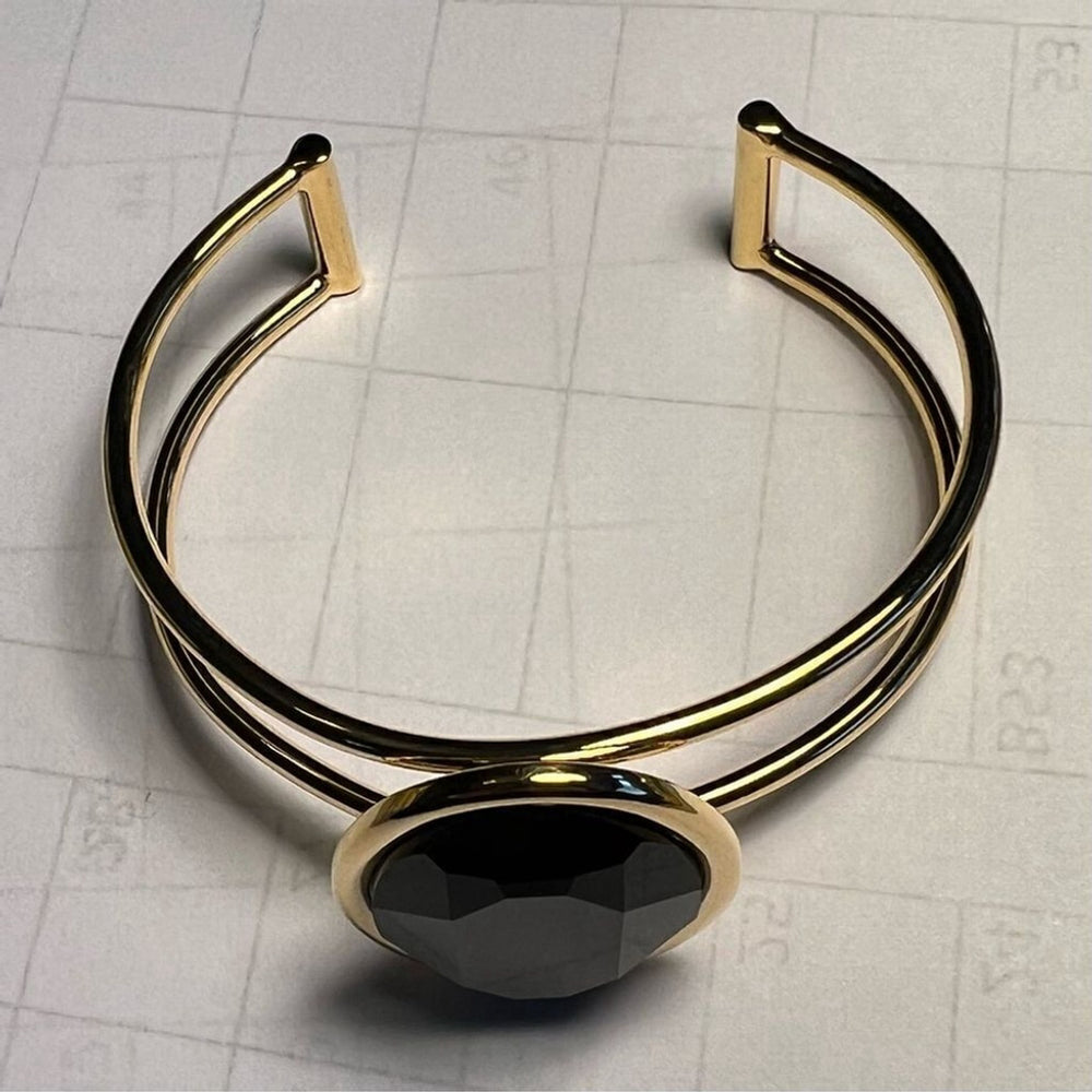 Handcrafted bracelet with large oval Swarovski crystal