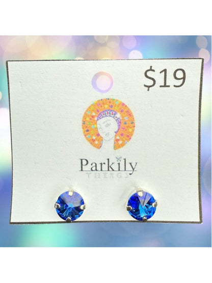 Handcrafted earrings with Swarovski crystal in blue sapphire