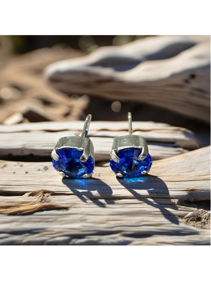 Handcrafted earrings with Swarovski crystal in blue sapphire