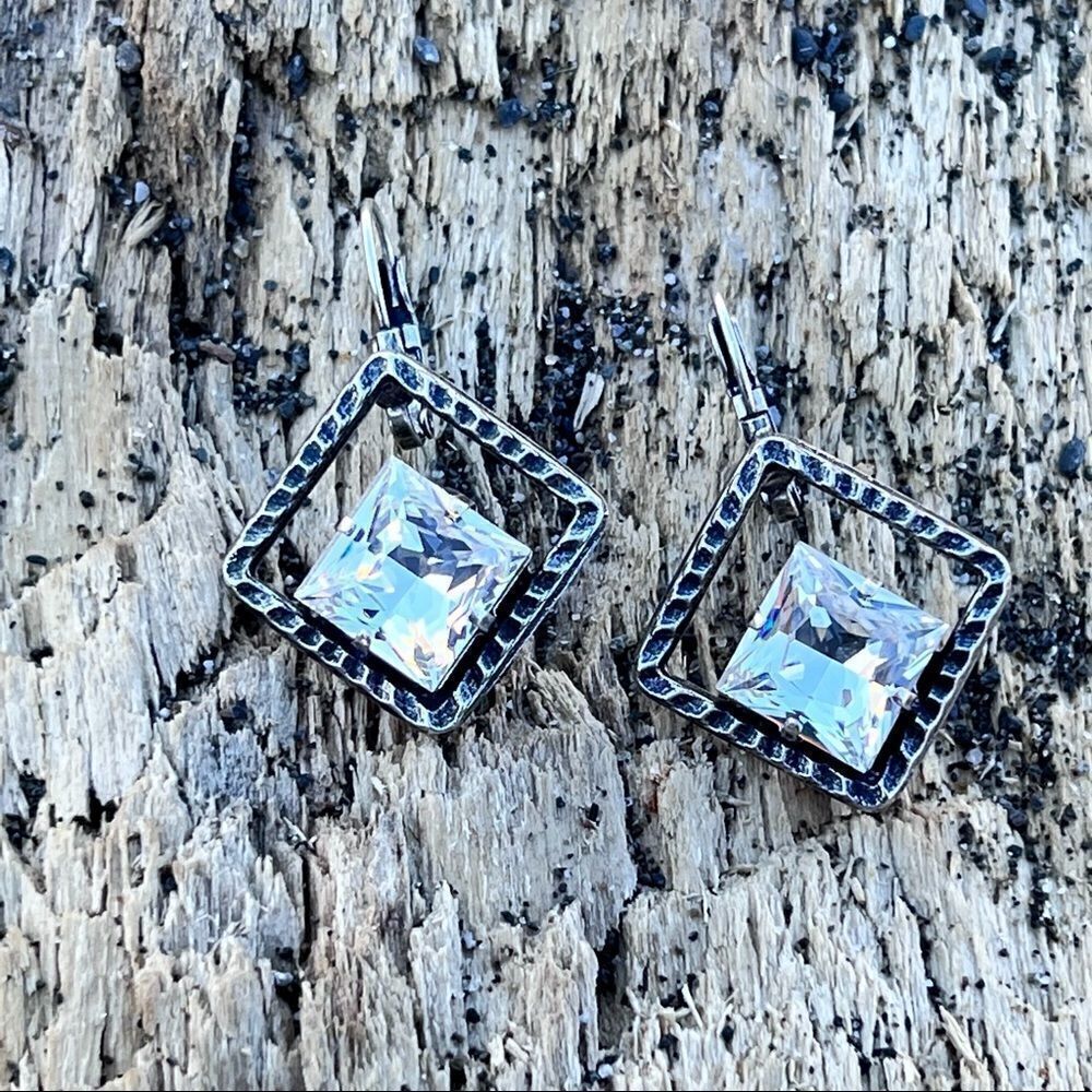Handcrafted earrings with Swarovski crystal