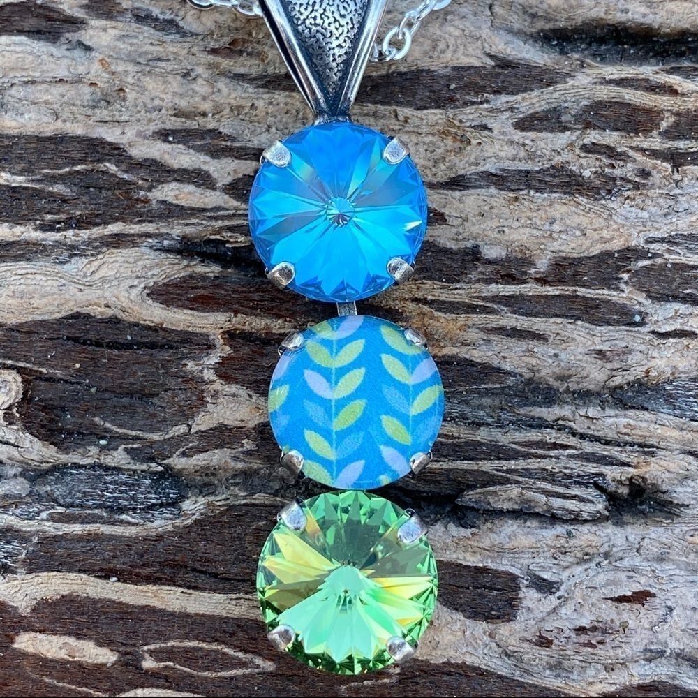 Handcrafted Necklace with Swarovski Crystal and Chain