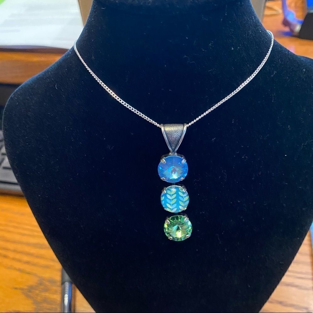 Handcrafted necklace with Swarovski crystal and chain