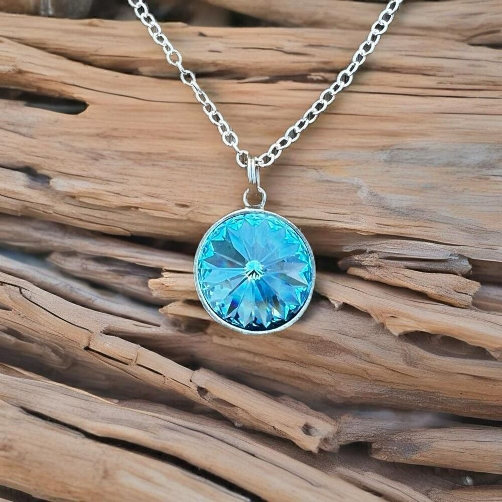 Handcrafted necklace with Swarovski crystal and chain