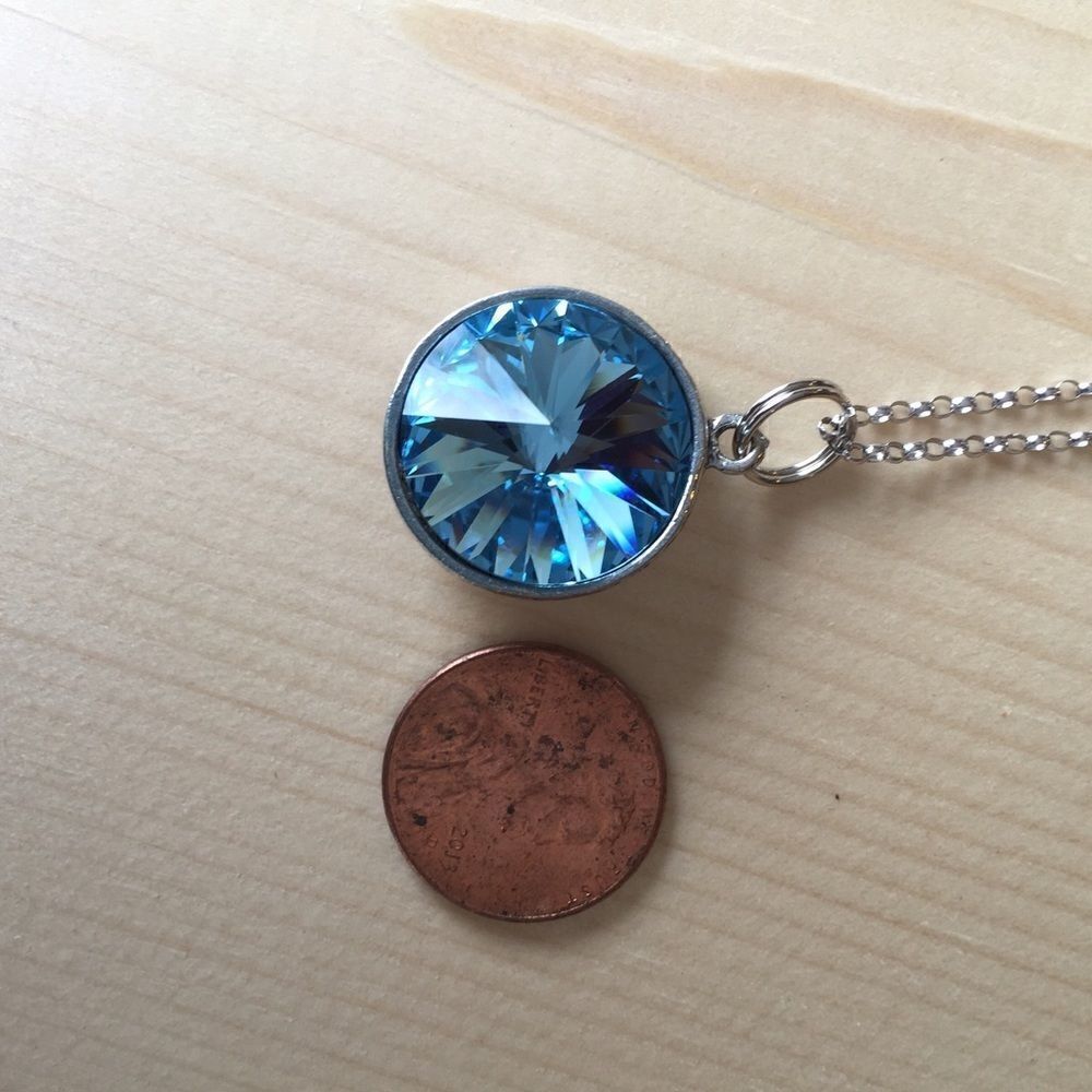 Handcrafted necklace with Swarovski crystal and chain
