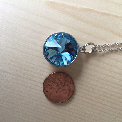 Handcrafted necklace with Swarovski crystal and chain