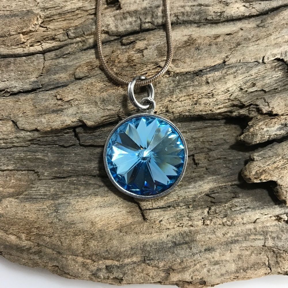 Handcrafted necklace with Swarovski crystal and chain