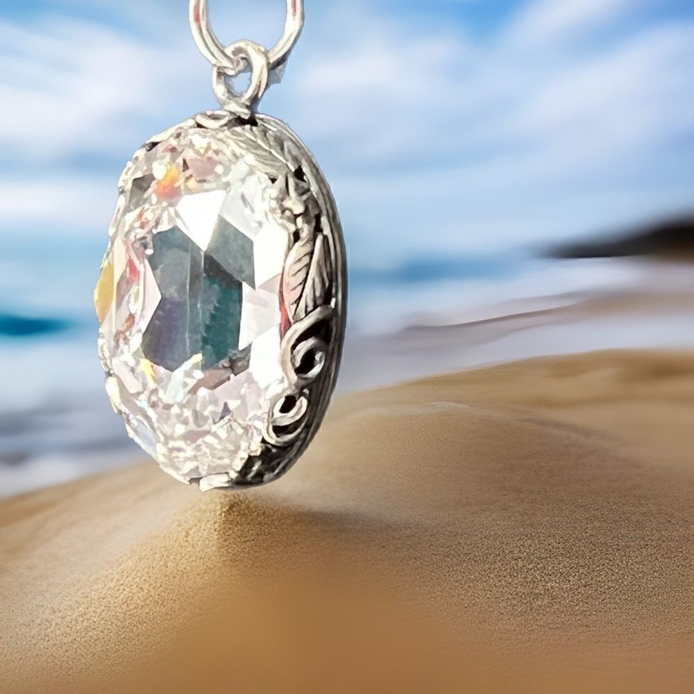 Handcrafted necklace with Swarovski crystal and chain