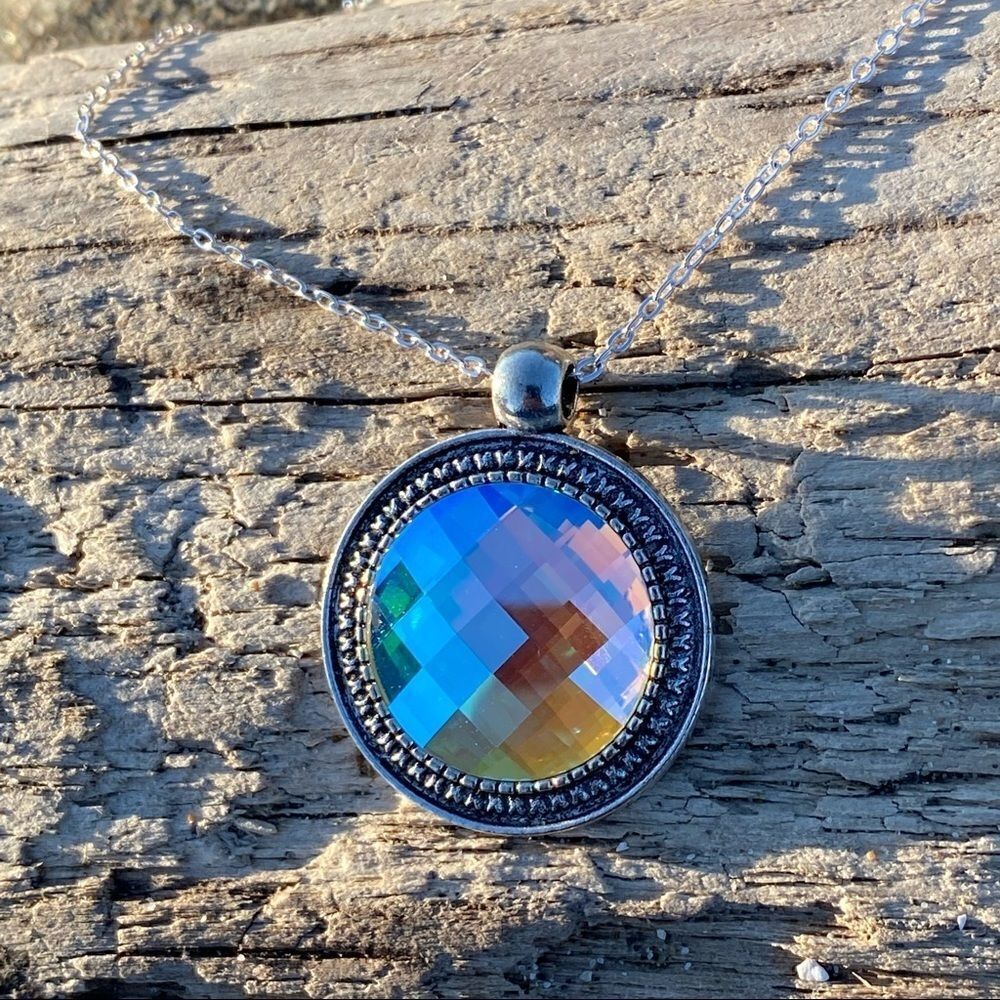 Handcrafted necklace with Swarovski crystal and chain