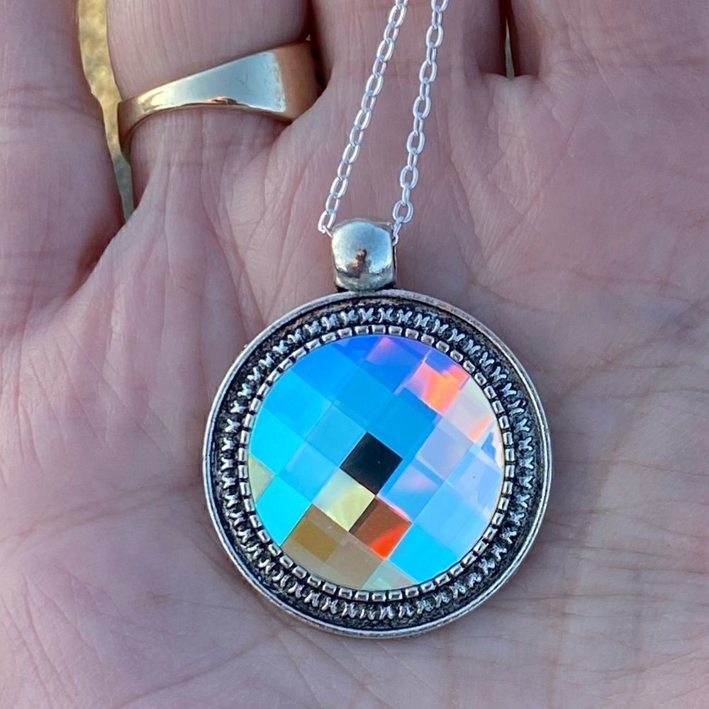 Handcrafted necklace with Swarovski crystal and chain