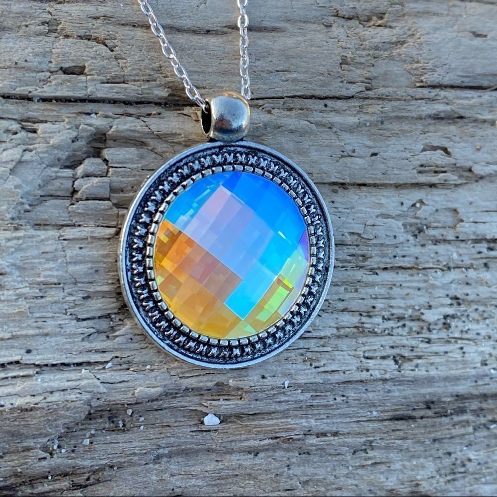 Handcrafted Necklace with Swarovski Crystal and Chain