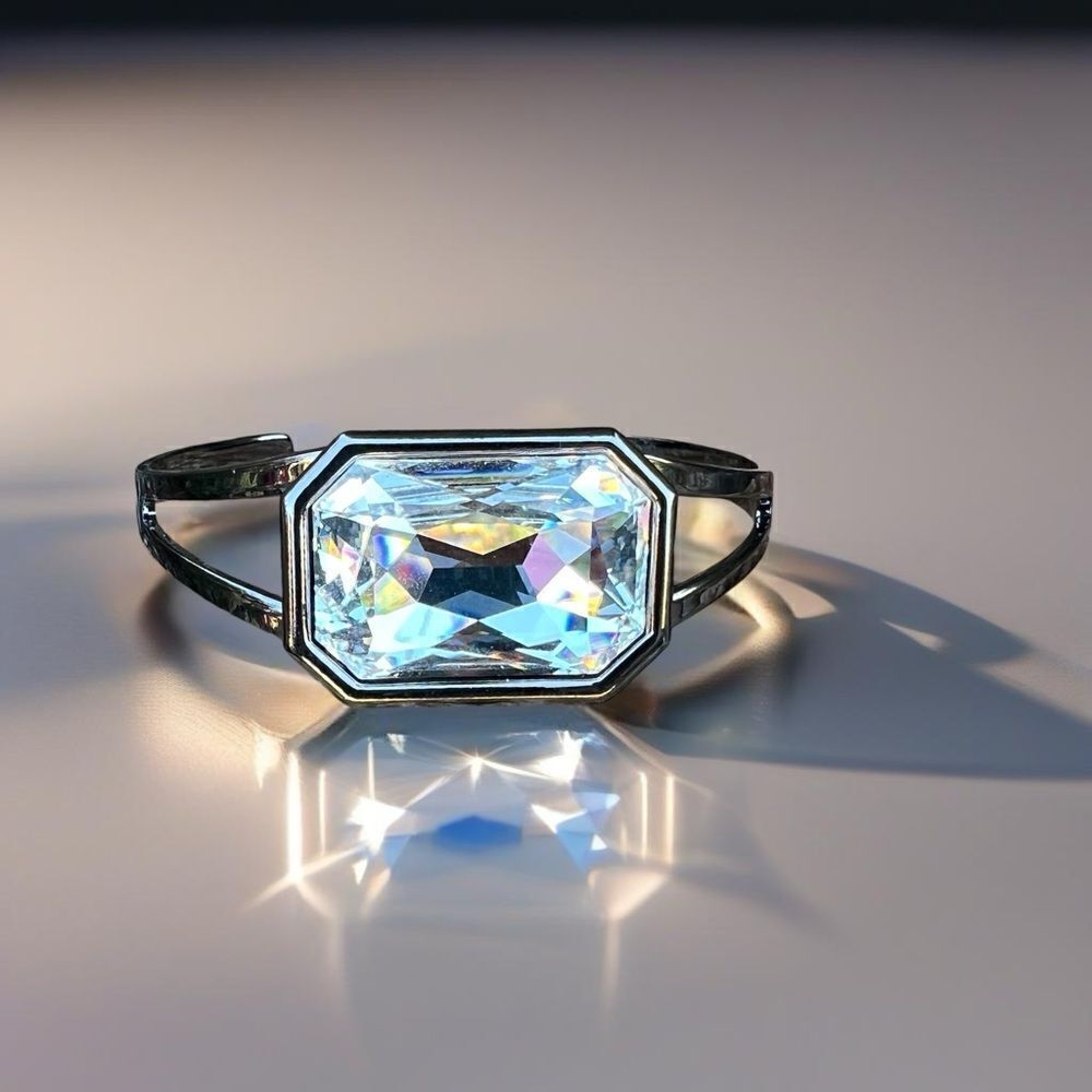 Handcrafted bracelet with Swarovski crystal