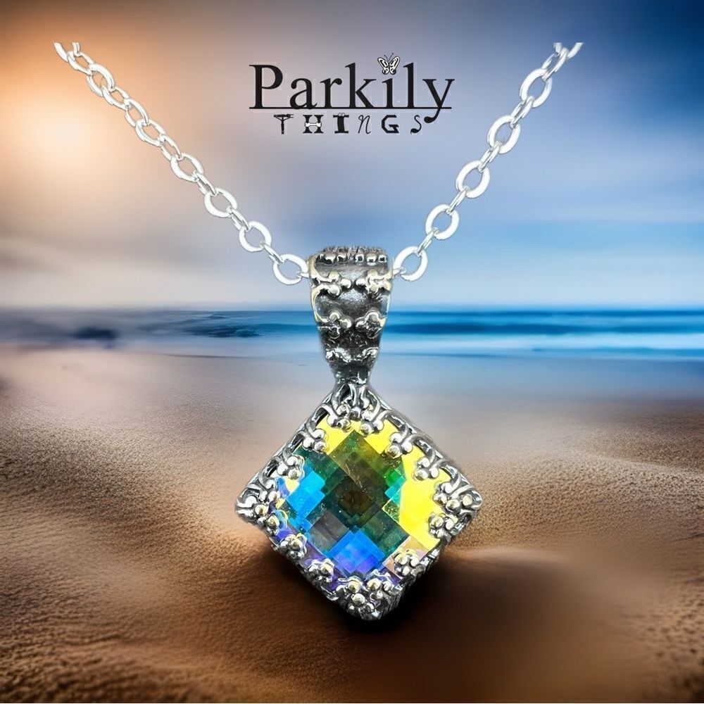 Handcrafted necklace with Swarovski crystal and chain