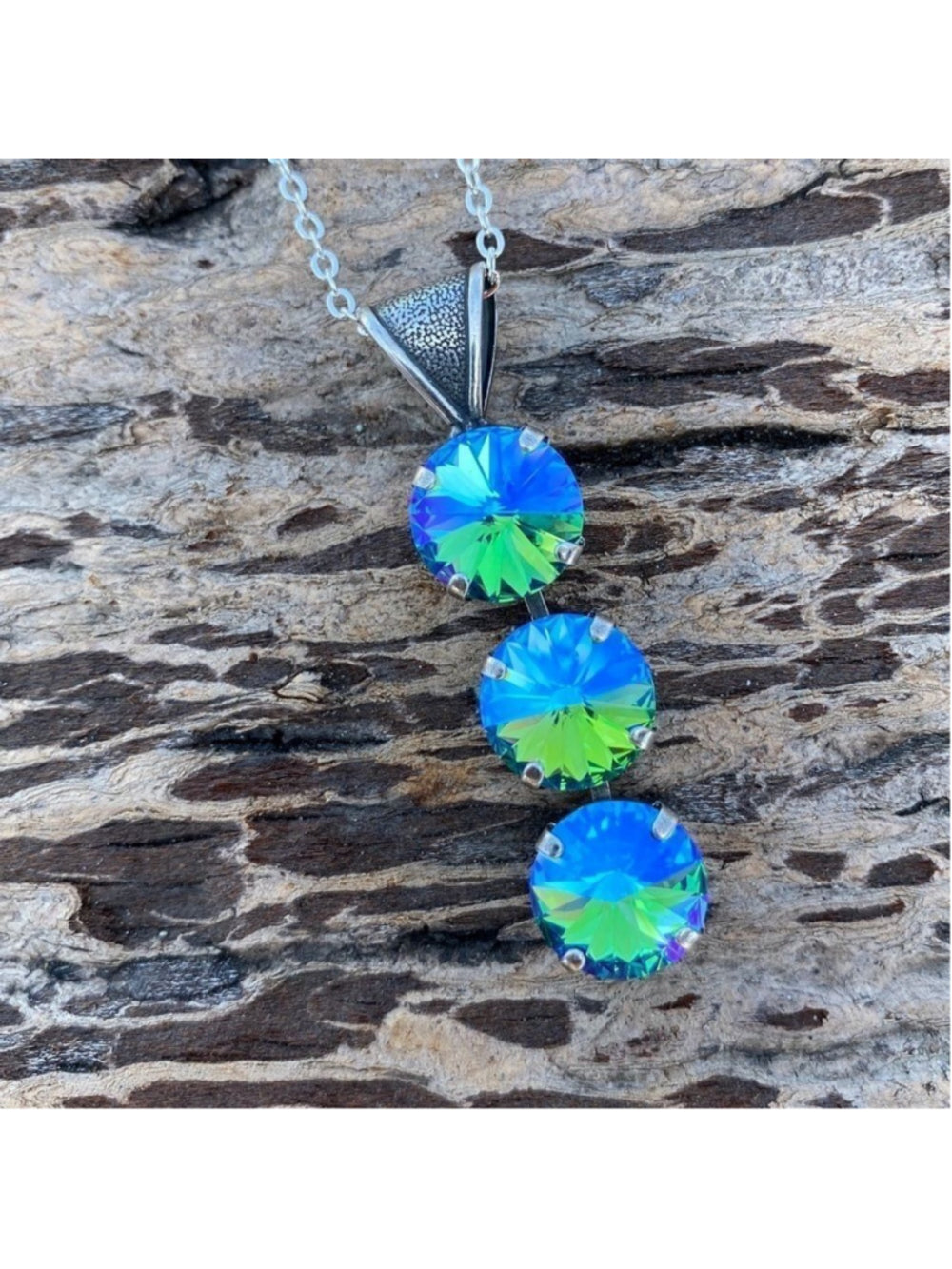 Handcrafted necklace with Swarovski crystal and chain