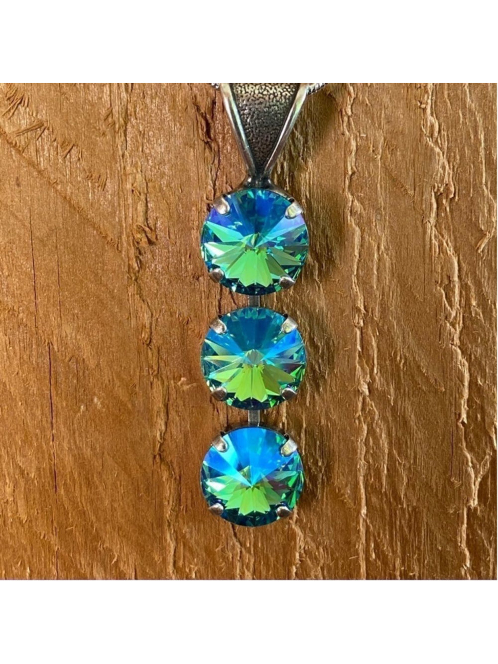 Handcrafted necklace with Swarovski crystal and chain