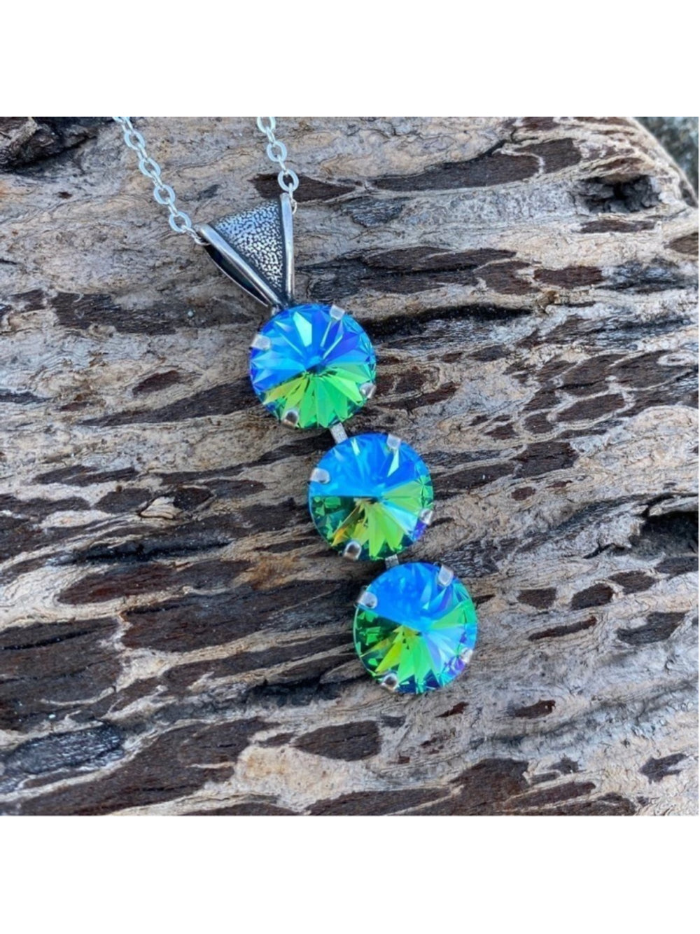 Handcrafted necklace with Swarovski crystal and chain
