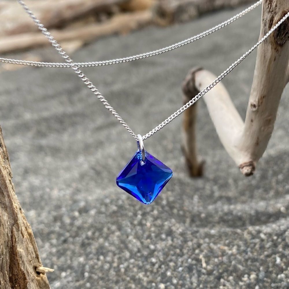 Handcrafted necklace with Swarovski crystal and chain