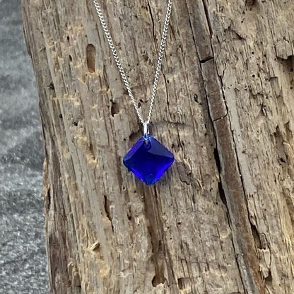 Handcrafted necklace with Swarovski crystal and chain