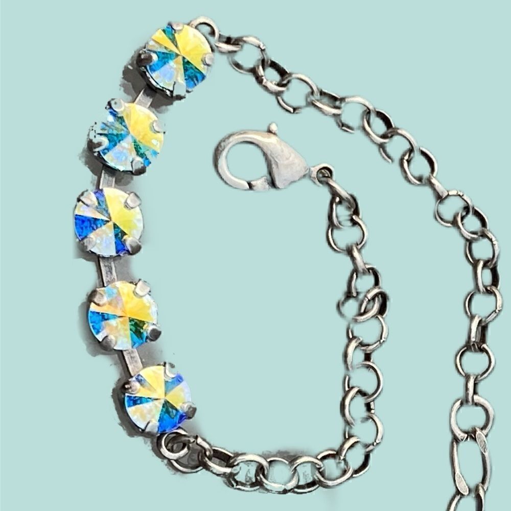 Handcrafted bracelet with Swarovski crystal