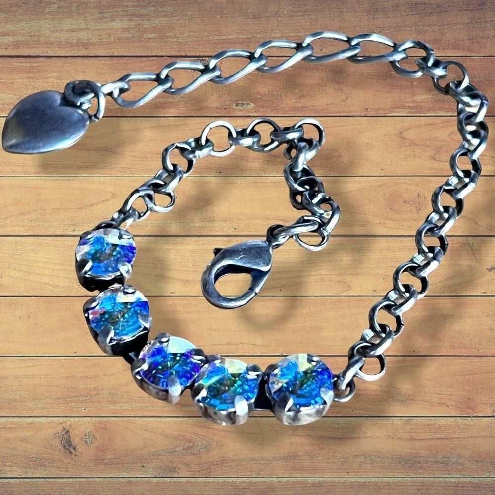 Handcrafted bracelet with Swarovski crystal