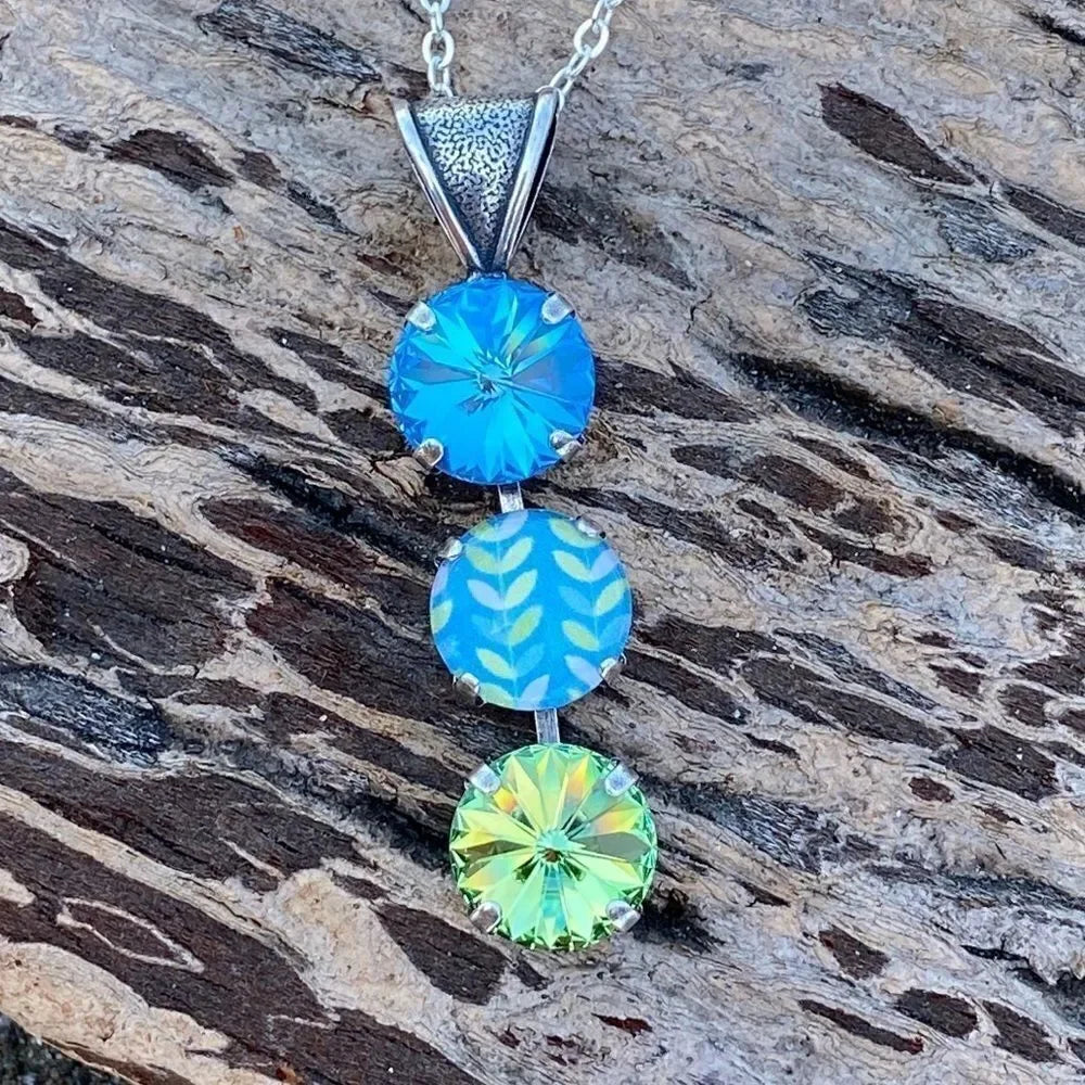 Handcrafted necklace with Swarovski crystal and chain