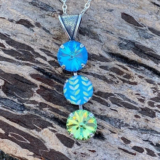 Handcrafted necklace with Swarovski crystal and chain