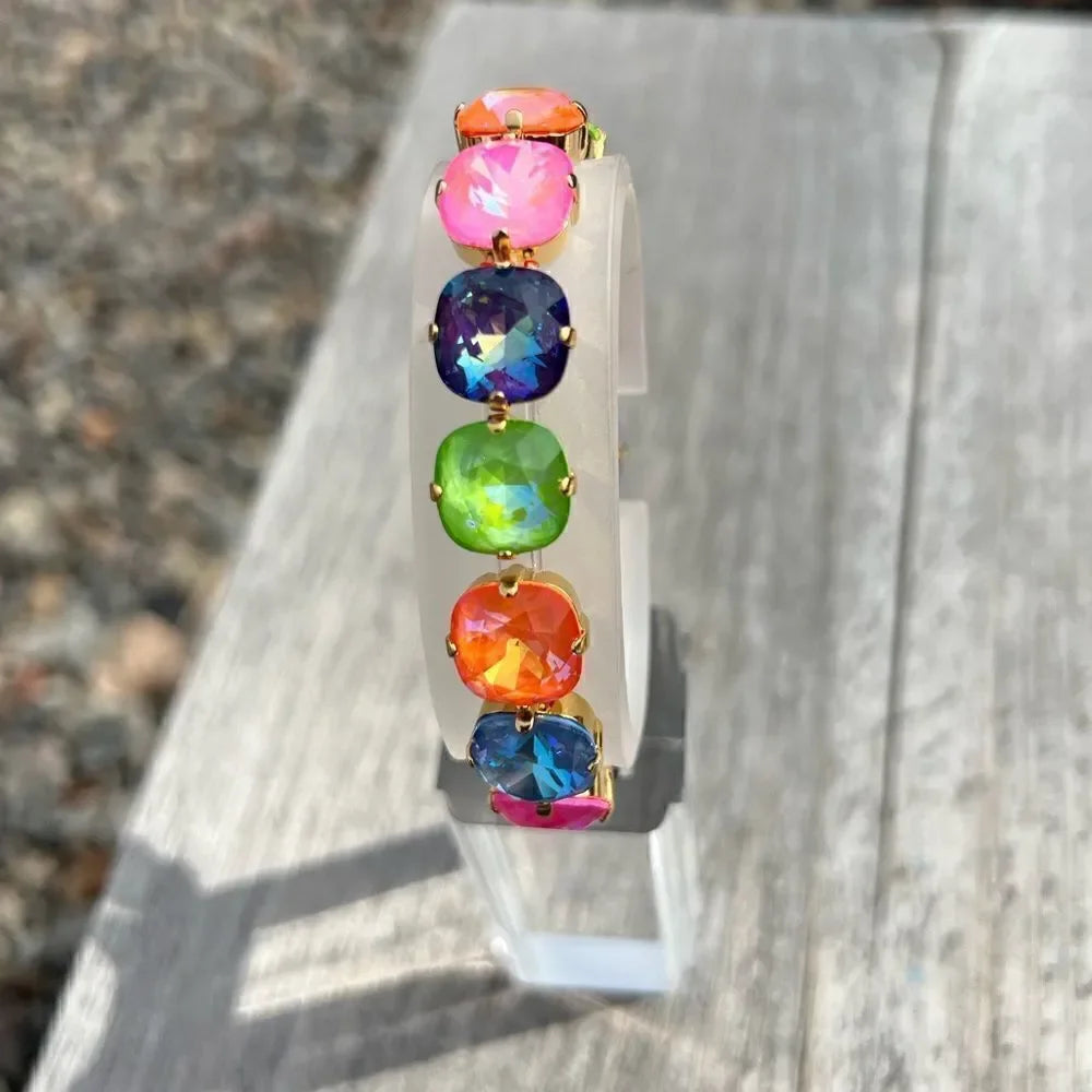 Handcrafted bracelet with Swarovski crystal