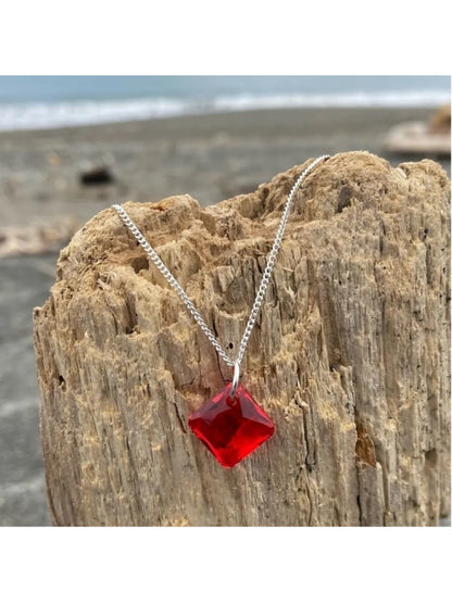 Handcrafted necklace with Swarovski crystal and chain